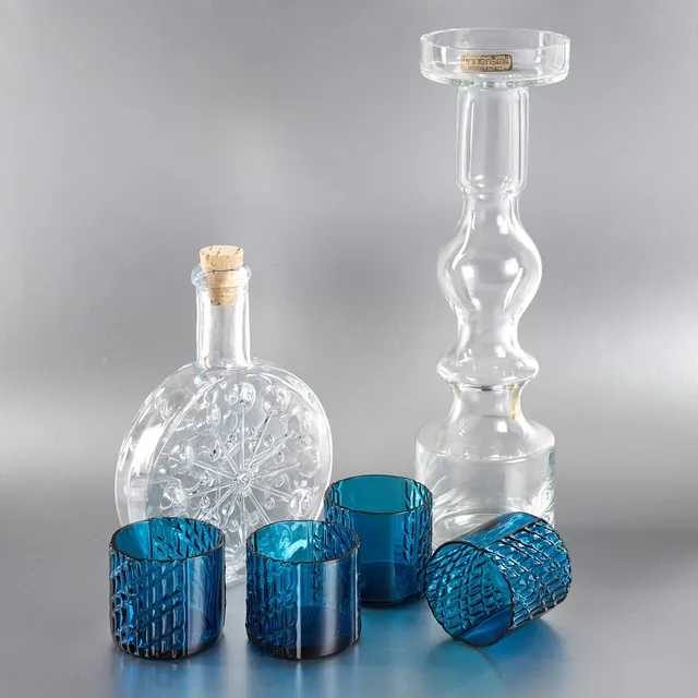NANNY STILL. Parti glas, 6 delar, Riihimäen Lasi Oy, Finland 1960-tal, vas, "Pompadour", karaff, "Lumitähti (Snöstjärna), tumlarglas, 4 stycken, "Flindari", klart och blåtonat glas.