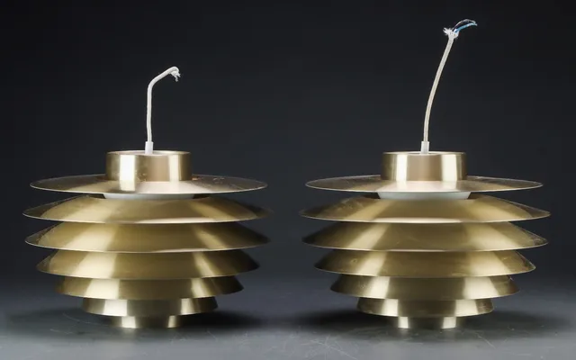 Sven Middelboe for Nordisk Solar. Et par 'Verona' pendler, messing (2)