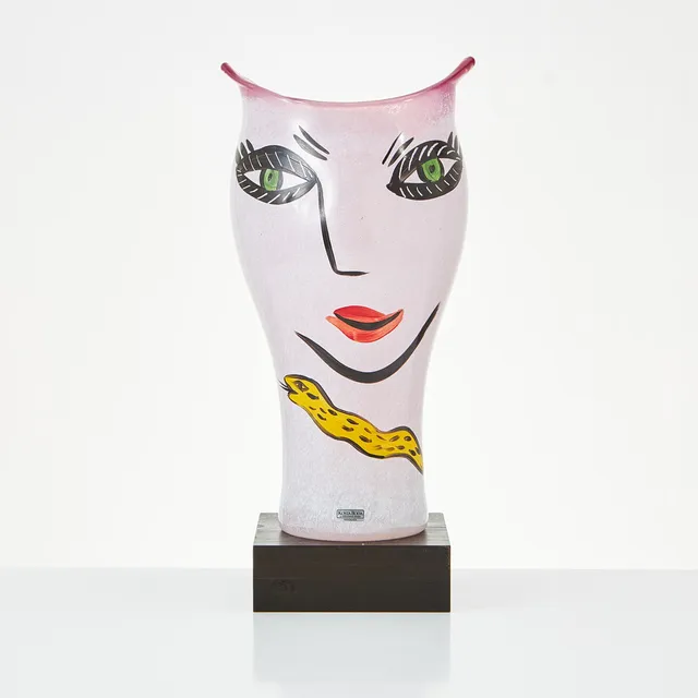 ULRICA HYDMAN-VALLIEN. Vas "Open minds", Kosta Boda, signerad Ulrica HV.
