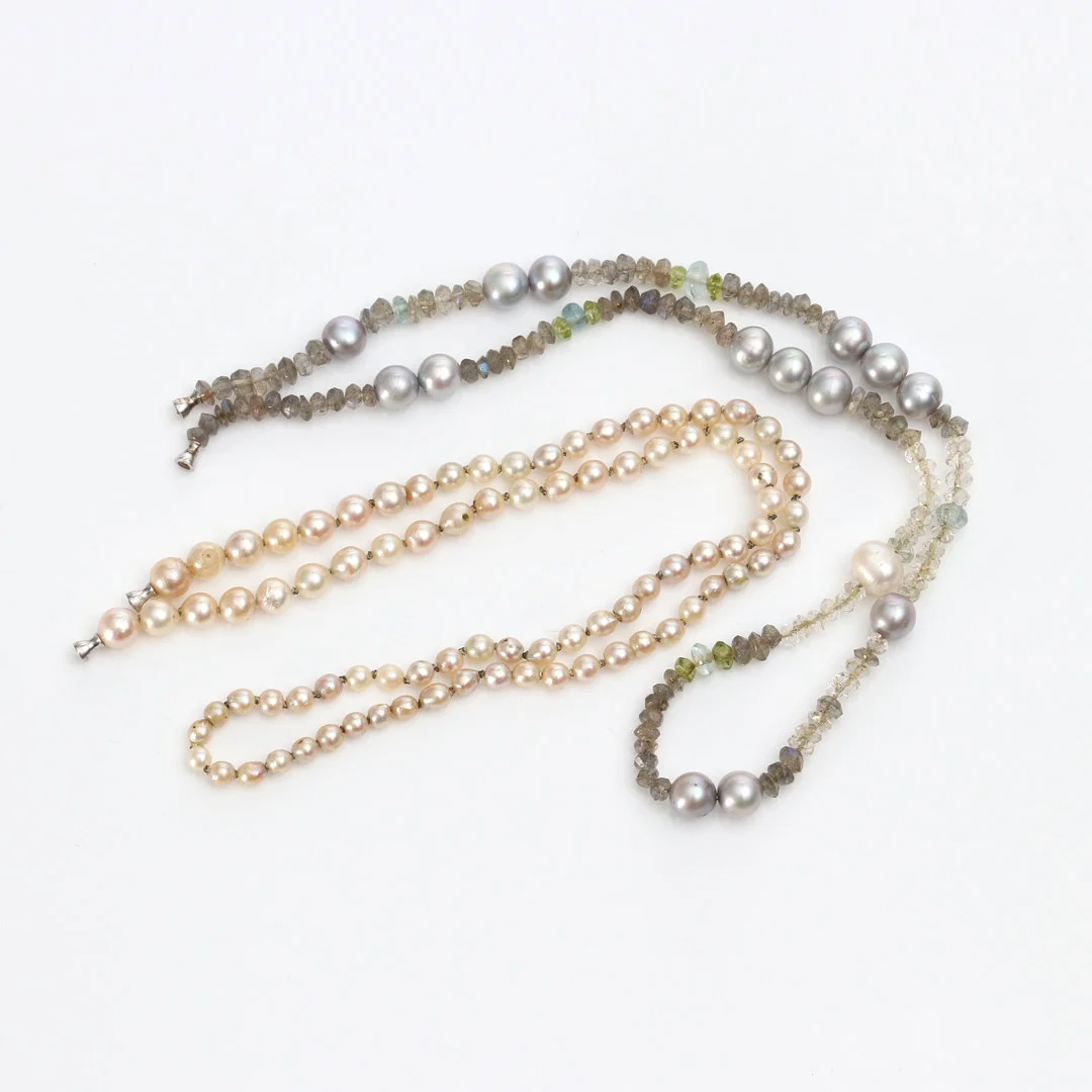 COLLIERER, TVÅ ST, Trädda med Ole Lynggaard-dobbar. — Necklace — Skånes Auktionsverk