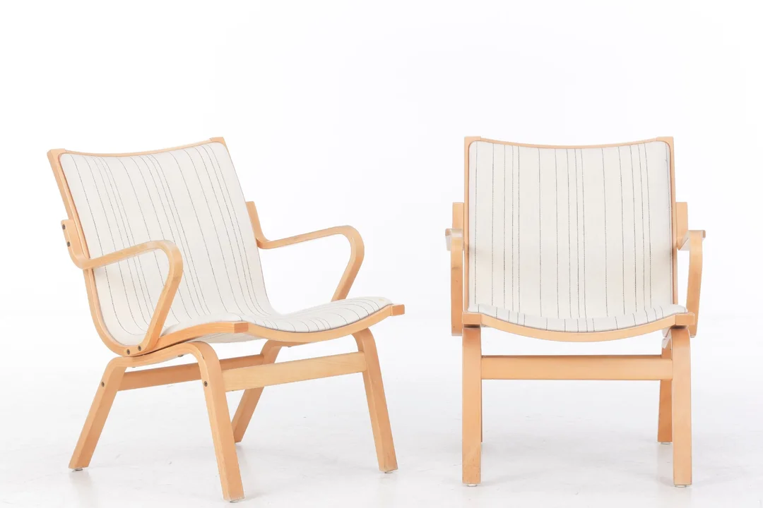 Finn Østergaard. A pair of armchairs, model 'Albert' (2) — Furniture/Lounge chairs — Lauritz