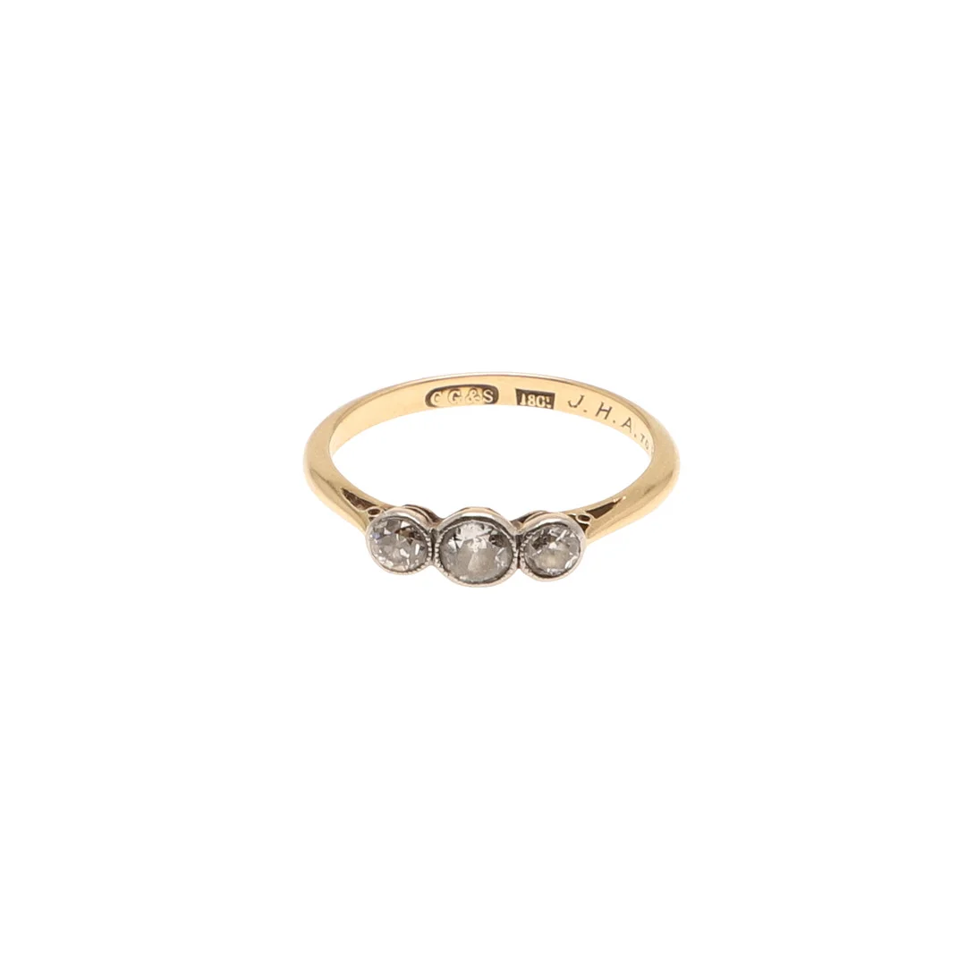 A DIAMOND THREE STONE RING. — Rings — Lawrences Auctioneers