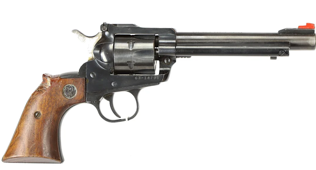 REVOLVER, Single Action, fabrikat Ruger, modell Single-Six, kaliber .22LR, tillv.nr 63-14795, se-nr 0208719. — Revolvers — Walter Borg