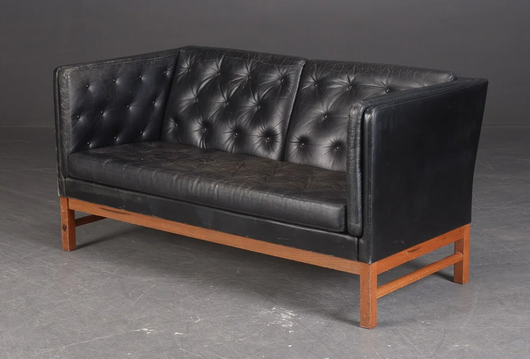 Erik Jørgensen. To-pers. sofa i sort læder, EJ-315/2 — Furniture/Lounge suites, sofas — Lauritz
