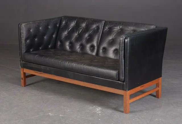 Erik Jørgensen. To-pers. sofa i sort læder, EJ-315/2