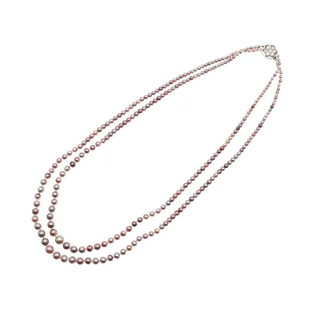 A GRADUATED DOUBLE ROW NATURAL PEARL NECKLACE.