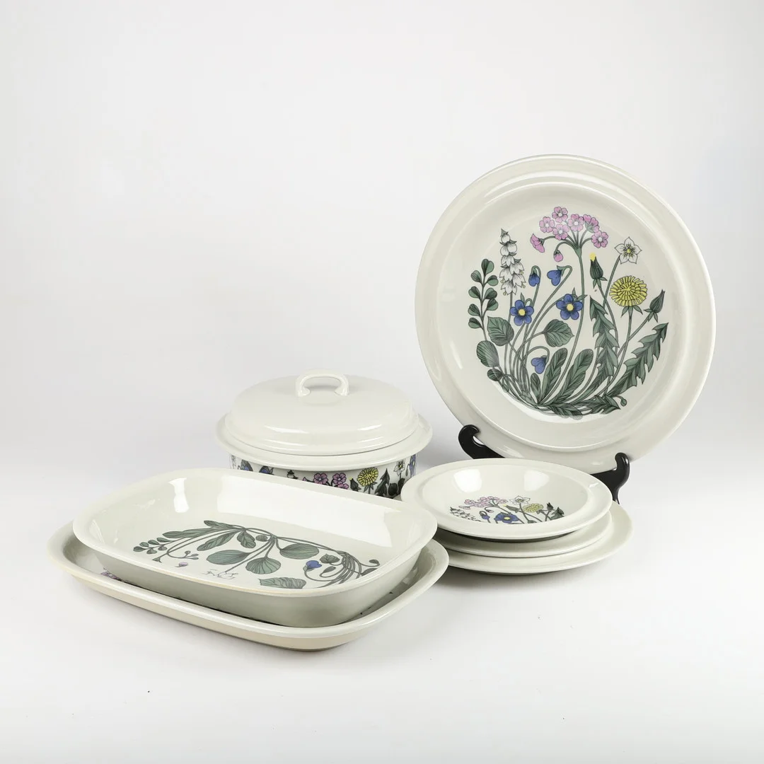 ESTERI TOMULA. Matservis, 22 delar, "Flora", Arabia, Finland. — Tableware — Helsingborgs Auktionskammare