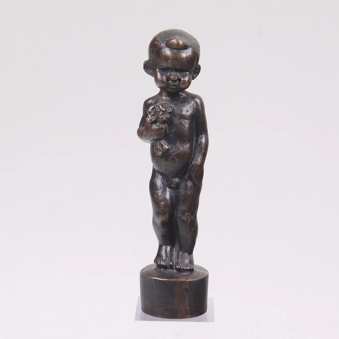 JONAS FRÖDING. skulptur, pojke med blommor, patinerad brons. — Sculptures & Bronzes — Markus Auktioner