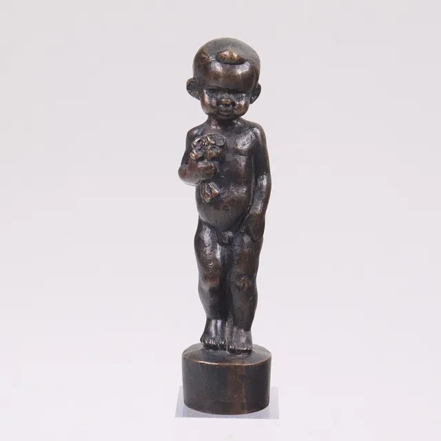 JONAS FRÖDING. skulptur, pojke med blommor, patinerad brons.