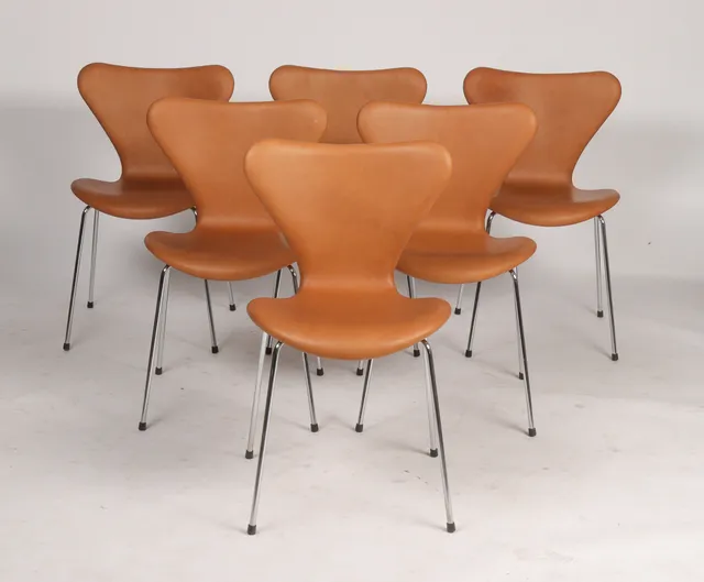 Arne Jacobsen. A set of six chairs 'Seven', model 3107, Vacona cognac aniline leather (6)
