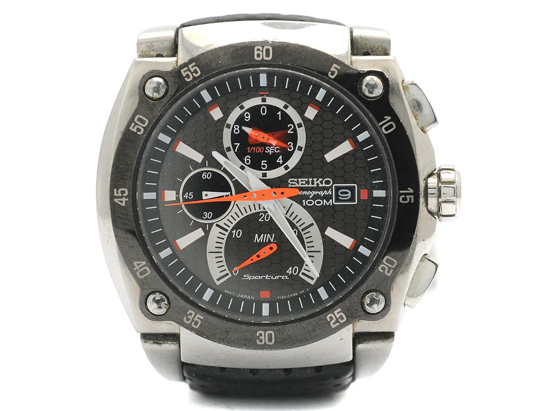 SEIKO, Sportura (100M), kronograf, herrur, 39 mm, Ref nr. 7T82-OAAO A4, Boett nr. 689975, stål, quartz, hardlexglas, datum, läderband, defekt spänne, ca 2010, box. — Klockor/Seiko — Kaplans