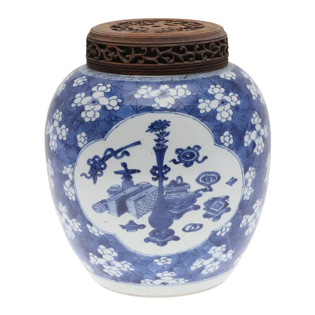 LARGE CHINESE BLUE & WHITE GINGER JAR.