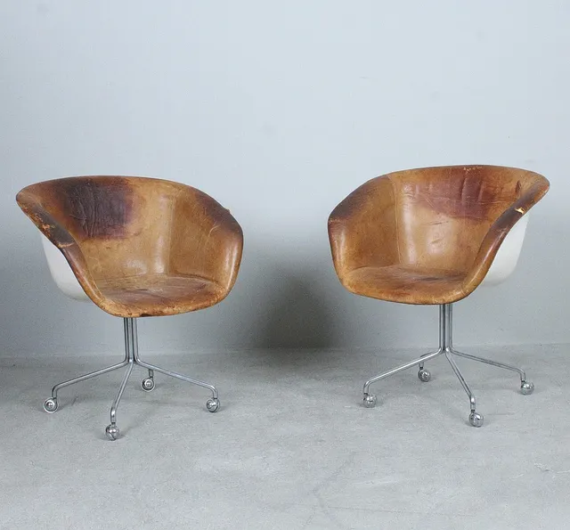HORST BRÜNING. Kill International, Zwei seltene Schalenstühle / Prototypen, Entwurf 1969.