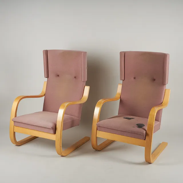 ALVAR AALTO. FÅTÖLJER, ett par, modell 401, tillverkad för Artek, 1900-talets senare hälft.