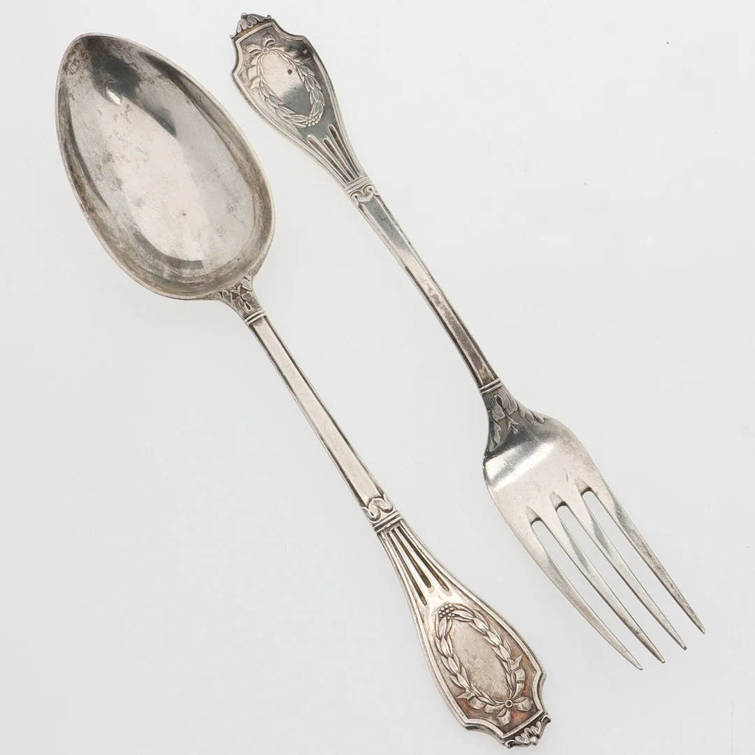 UPPLÄGGNINGSBESTICK, silver, gaffel och sked, modell LOUIS XVI, GAB Stockholm, 1905. — Silver — Ekenbergs Auktioner