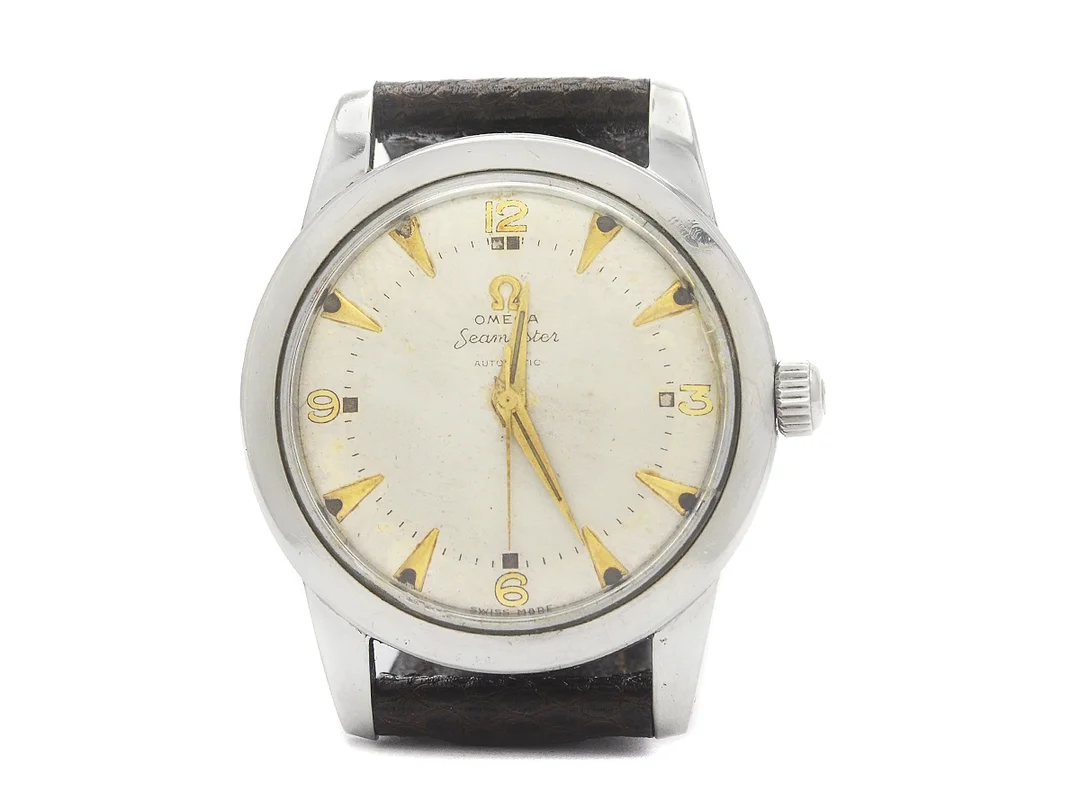 OMEGA, Seamaster, Cal 351, Serie nr. 12102308, Ref nr. CK 2577, Boett nr. C 2577-1, herrur, 34,5 mm, stål (staybrite), hammarautomat, plexiglas, skadad urtavla, läderband, ca 1950. — Klockor/Omega — Kaplans