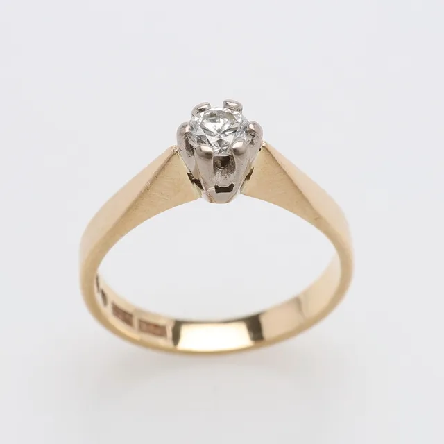 SOLITÄRRING, 18 k guld, briljant om ca 0,21 ct enl. gravyr, Alton, Fahlköping, 1996, 2,7 gram.