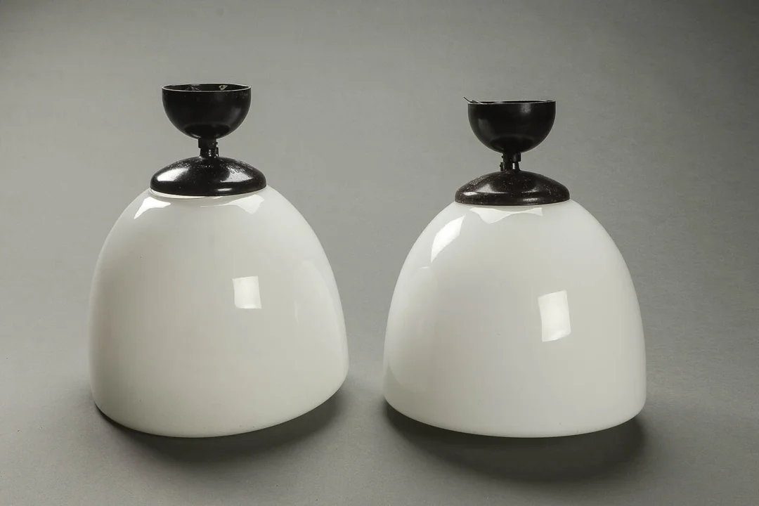 To Klokke pendler af mundblæst opalglas (2) — Lamps and lighting/Pendant lights — Lauritz