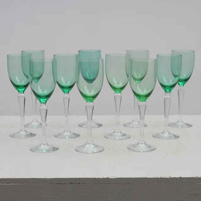 VINGLAS, 11 st, klarglas/gröntonat glas, 1900-tal.