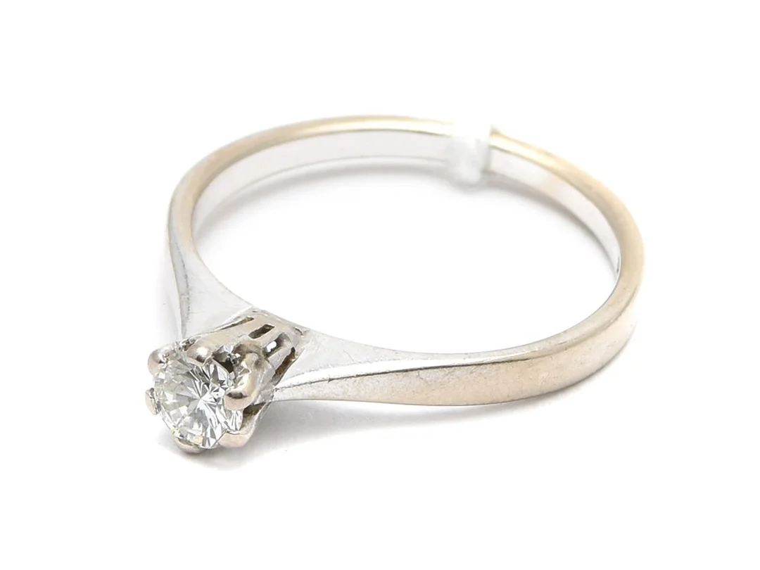 Enstensring 18K vitguld 2,5g Ø16¾, med diamant 1xca0,23, sliten skena — Smycken/Enstensring — Kaplans
