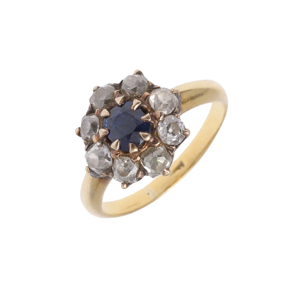 A SAPPHIRE AND DIAMOND CLUSTER RING. — Rings — Lawrences Auctioneers