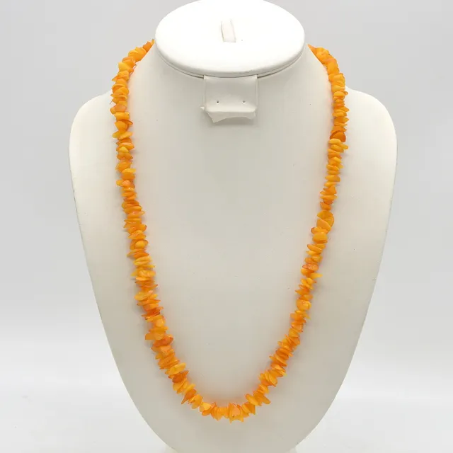 ENDLOSCOLLIER AUS BUTTERSCOTCH-BERNSTEIN, POLIERTE PERLEN, CA. 65CM, 20. JAHRHUNDERT.