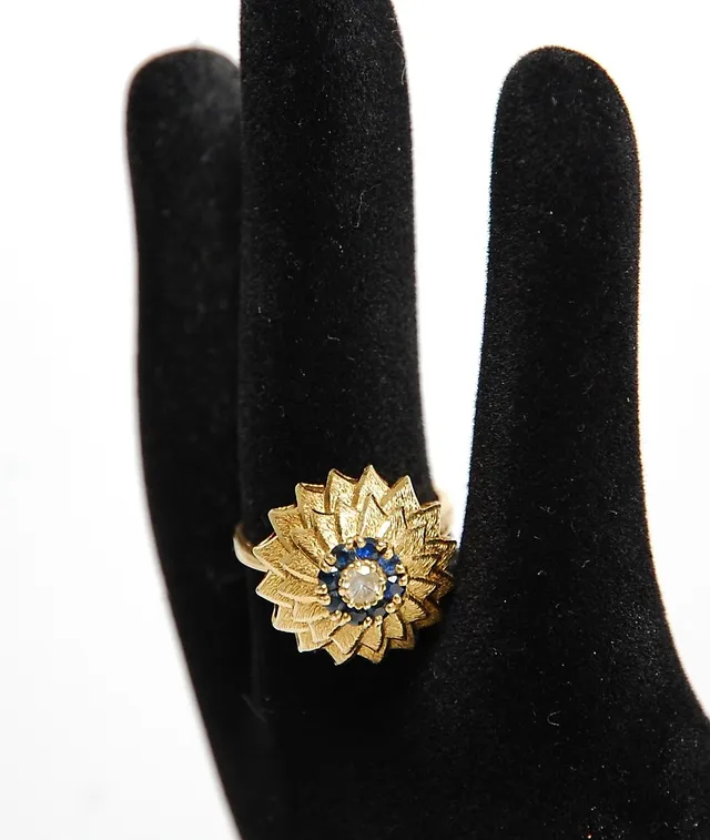 RING, 14 K guld, med blå stenar.