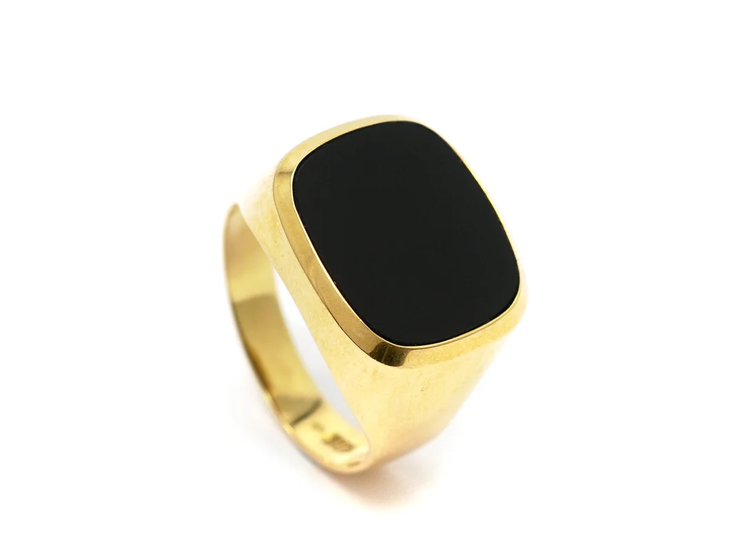 HERRRING, 18K vikt 7.3 g onyx stl. 19 3/4 mm — Smycken/Ring — Kaplans