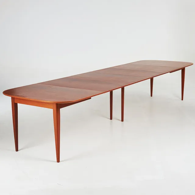 JOSEF FRANK. Matbord, modell 947, Firma Svenskt Tenn, mahogny, bård i lönn, 4 st iläggsskivor.