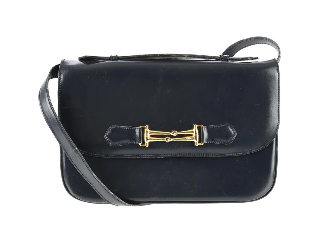 VÄSKA, CELINE, vintage, marinblått skinn, guldfärgade beslag, 25x17x3 cm, slitage. — Accessoarer/Väskor — Kaplans