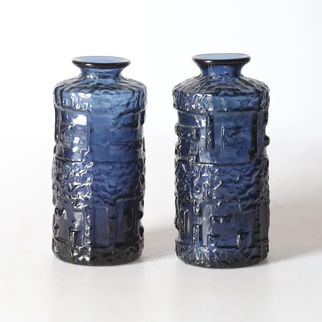 GÖTE AUGUSTSSON. vaser, 1 par, glas, "Kobolt", Ruda glasbruk, 1960-/70-tal.