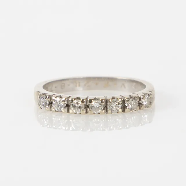 RING, 18K vitguld med briljantslipade diamanter, totalt 0.35 ct.