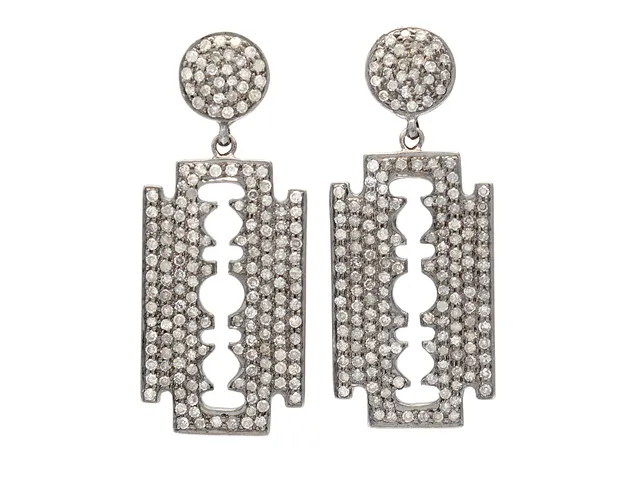 ÖRHÄNGEN, oxiderat silver, åttkantslipade diamanter ca 3,50 ctv, W-Cape/ SI-P, stift, längd 4,1 cm, vikt 14,2 g.