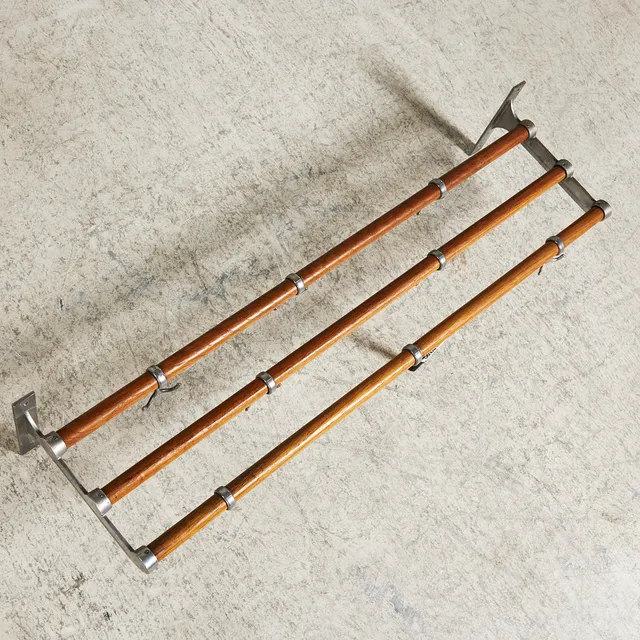 GUNNAR BOLIN. Hatthylla, "Nostalgi", stomme i gjuten aluminium med rundstav i ek.
