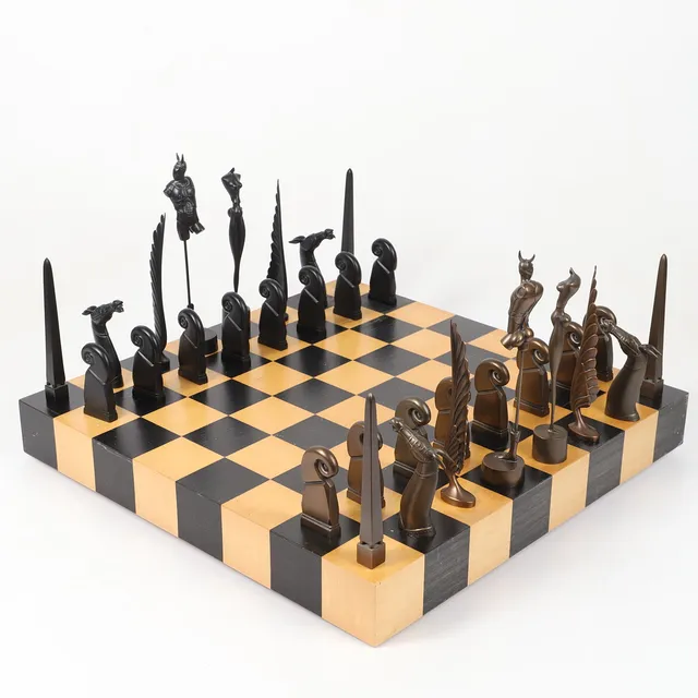 PAUL WUNDERLICH. Schackspel, "Minotaurs", 33 delar, signerat och numrerat 400/1500, Tyskland.