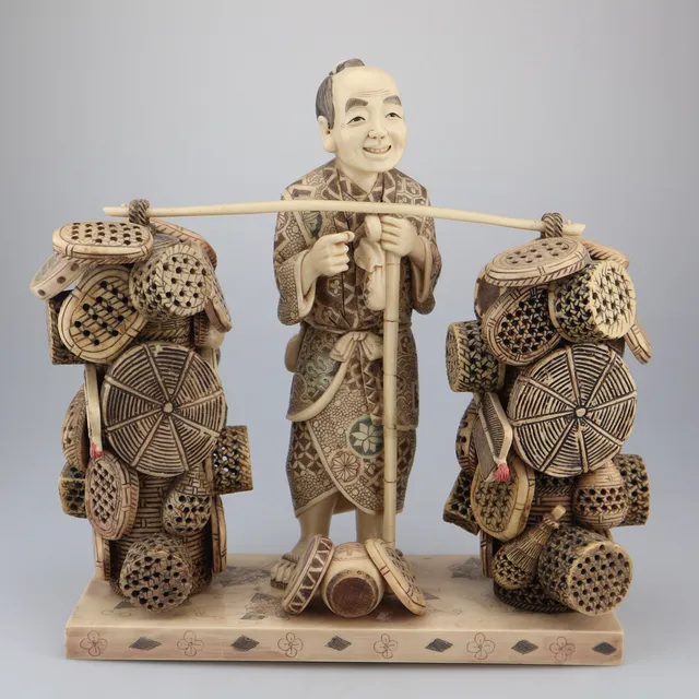 ANTIQUE OKIMONO RESIN POLYCHROME SKULPTUR.