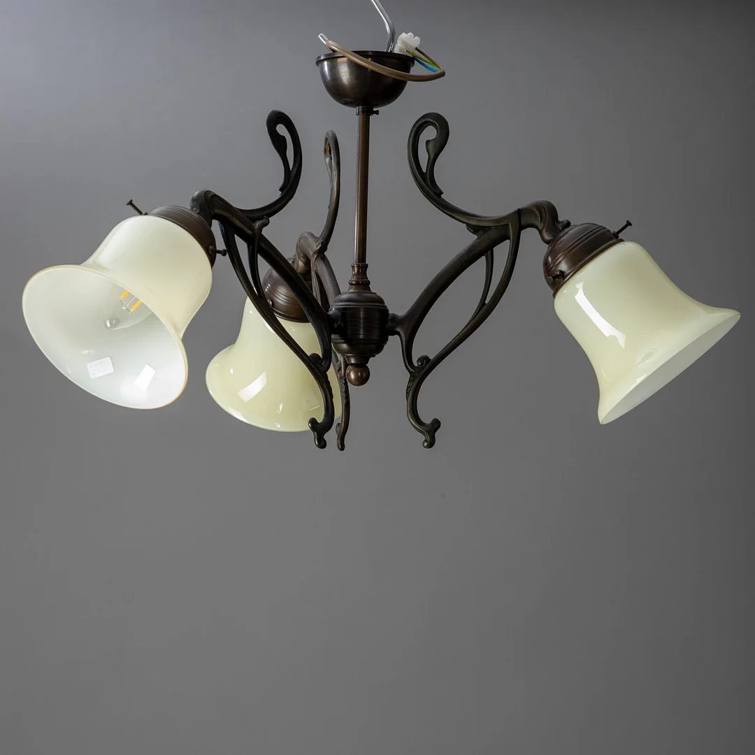 Pendelleuchte im Stil des Jugendstils. — Ceiling lights — Stockholms Auktionsverk Hamburg