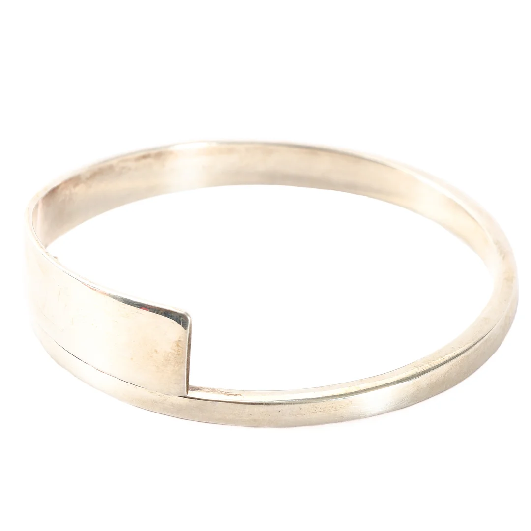 Hans Hansen for Georg Jensen. Sterling silver bangle. — Jewellery/Bracelets — Lauritz