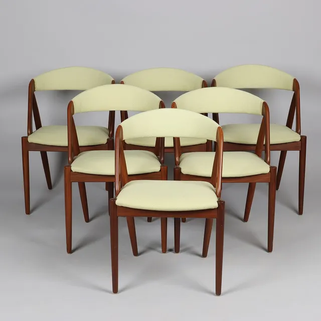 KAI KRISTIANSEN. Seks stole af teak med sæde og ryg betrukket med uld, Schou Andersen, Model 31 Danmark, 1960'erne.