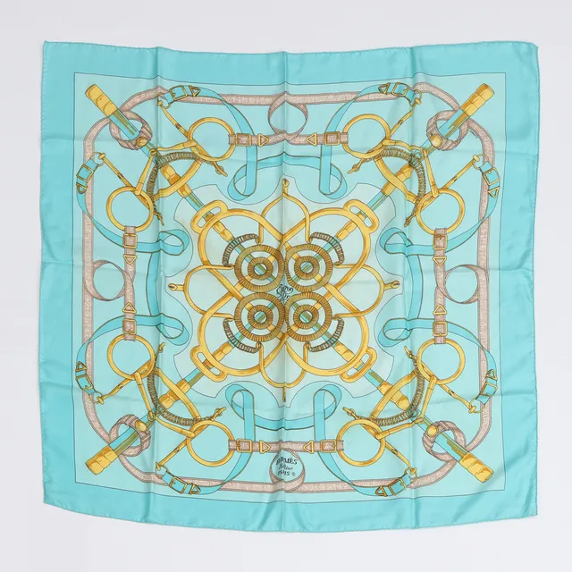 HERMÈS, SCARF "EPERON D'OR". Siden, design Henri d'Origny 2020.