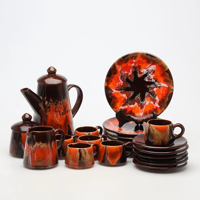 KAFFESERVIS, delar, glaserad keramik, 1900-talets andra hälft, Vallauris.
