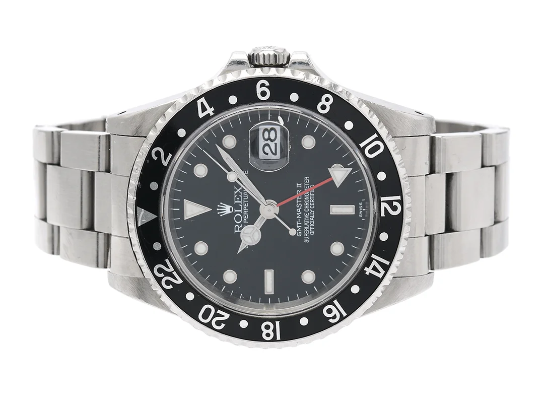 ROLEX, Oyster Perpetual Date, GMT-Master II (Swiss), Chronometer, s.k. "Swiss Only", Ref nr. 16710, Serie nr. A171427, Cal 3185, Verk nr. 3 8263148, Boett nr. 16710, herrur, 40 mm, stål, automatisk, safirglas (repor/nagg), datum, 24-timmarsvisning, defekt (torra lager), skadad klickring till vridring, buckla boett, Oysterlocklänk, viklås, Ref nr. 78790-X3/501 B, ca 1999, box, ytterkartong. — Klockor/Rolex — Kaplans
