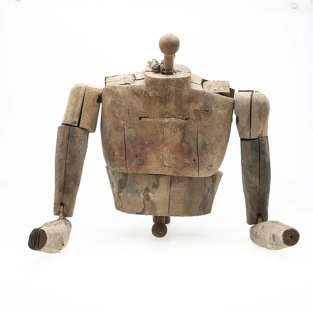 Torso model with articulated arms for an artist's workshop, in pine wood.