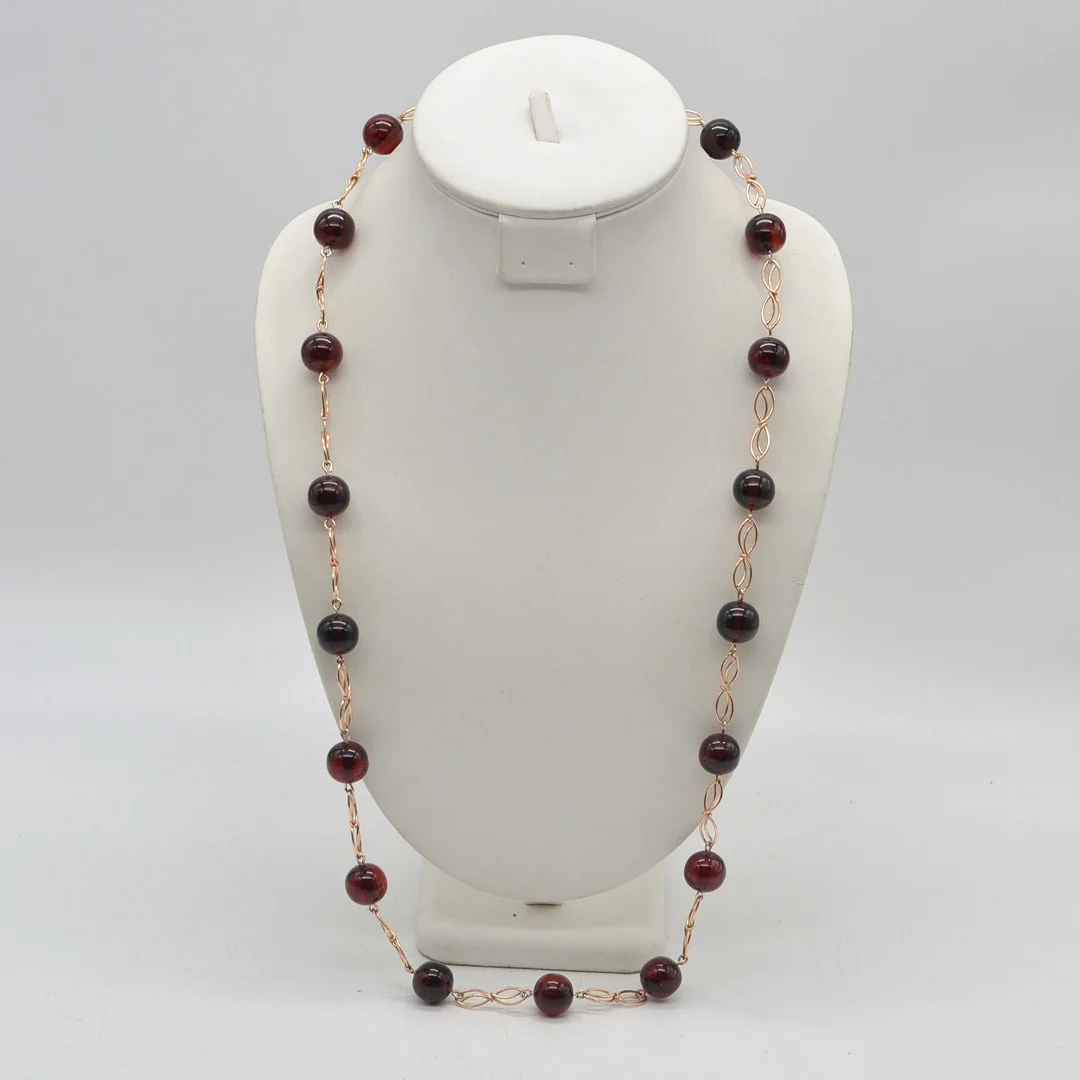 DESIGNER-GLIEDERCOLLIER MIT RESINPERLEN, VERGOLDETE KETTENGLIEDER, BERNSTEIN-FARBE, ENDLOS, 20. JAHRHUNDERT. — Necklace — Kunst- und Auktionshaus Kleinhenz