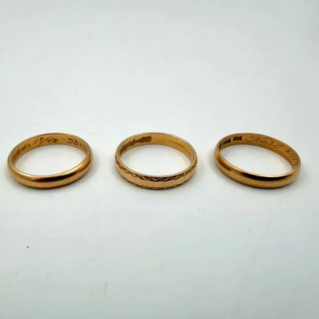 RINGAR, 3 st, guld 18k, 1900-tal, total vikt ca 11,76 gr.