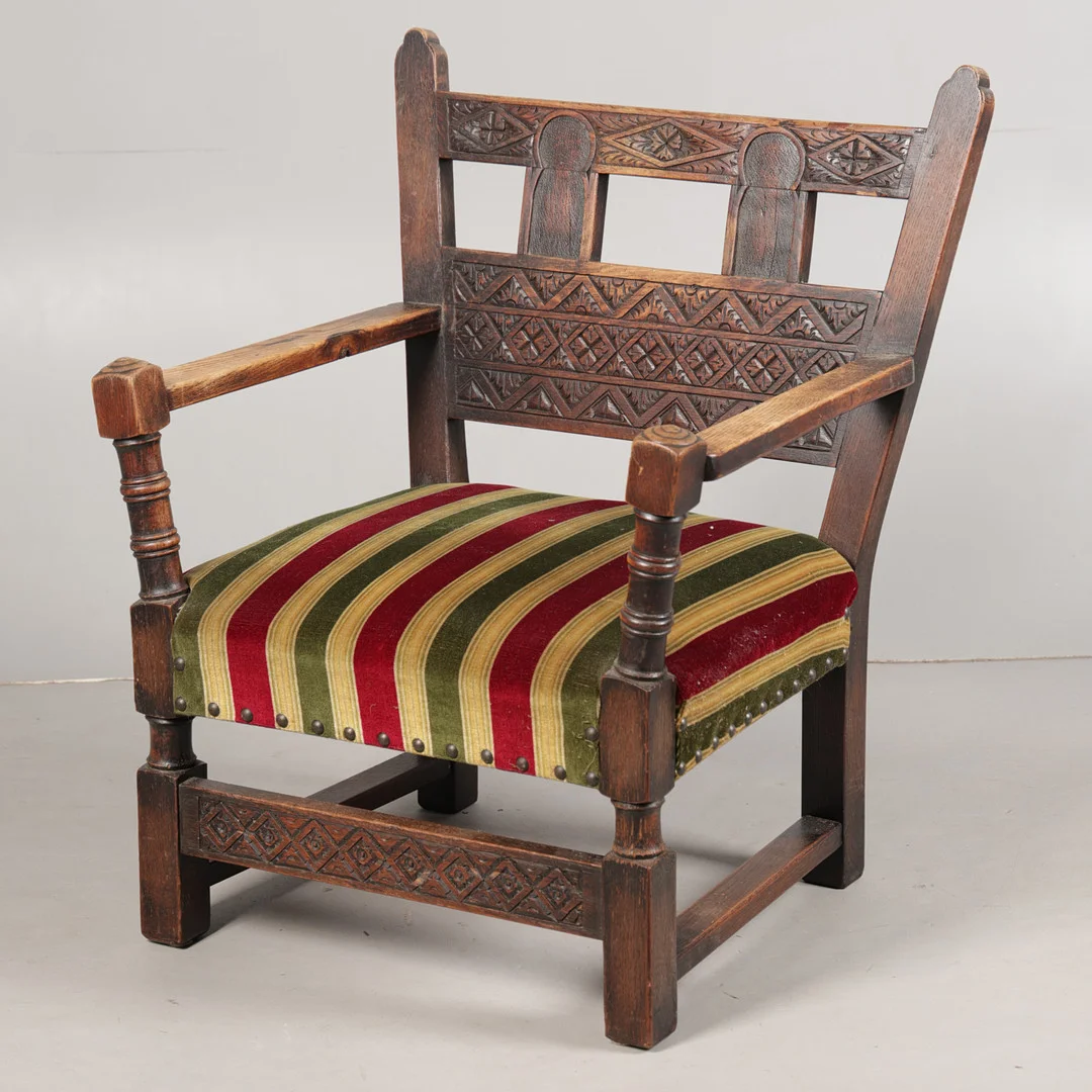 A CONTINENTAL OAK OPEN ARMCHAIR. — Armchairs & Chairs — Bishop & Miller