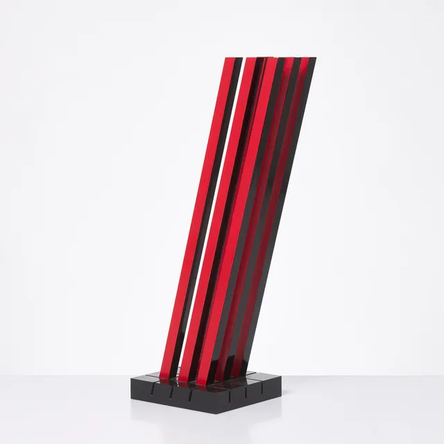 LARS-ERIK FALK. Modul Skulptur i färg 78, lackerad aluminium, sockel i akrylplast, signerad och daterad 1988.