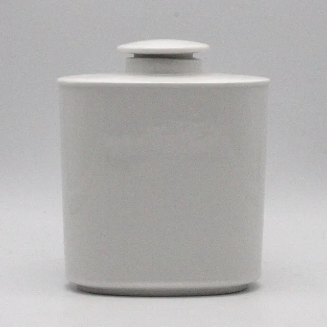 KPM BERLIN DOSE MIT RELIEFMEDAILLON IN WEISS, SIEGMUND SCHÜTZ, H.10,5CM, 20. JAHRHUNDERT.