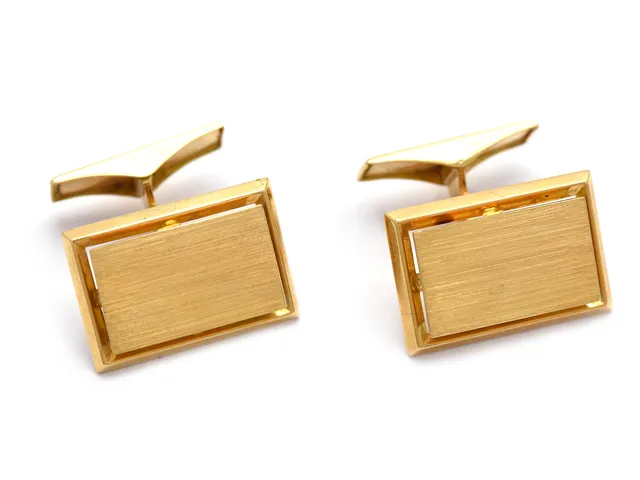 MANSCHETTKNAPPAR, 18K guld, delvis borstat, rektangulära plattor 1,9x1,3 cm, vikt 8,0 g.