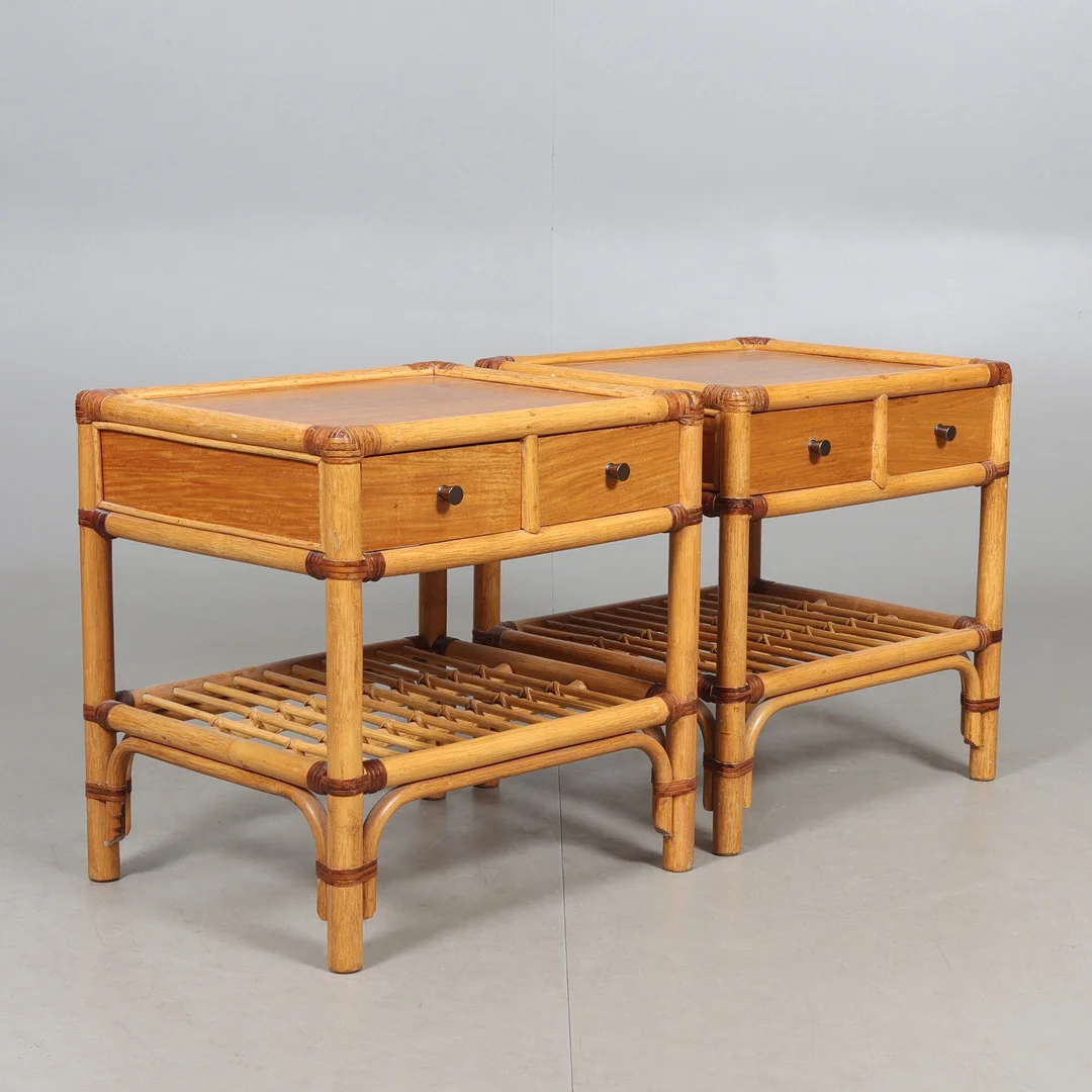 KENNETH BERGENBLAD. Sängbord, ett par, "Manilla", Dux. — Tables — Stadsauktion Sundsvall